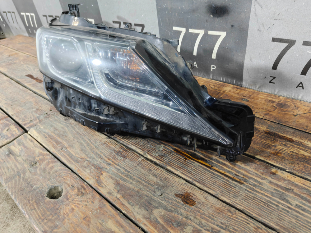 Фара правая LED Toyota Camry (XV70) 17-21 Б/У Оригинал 8111033D71