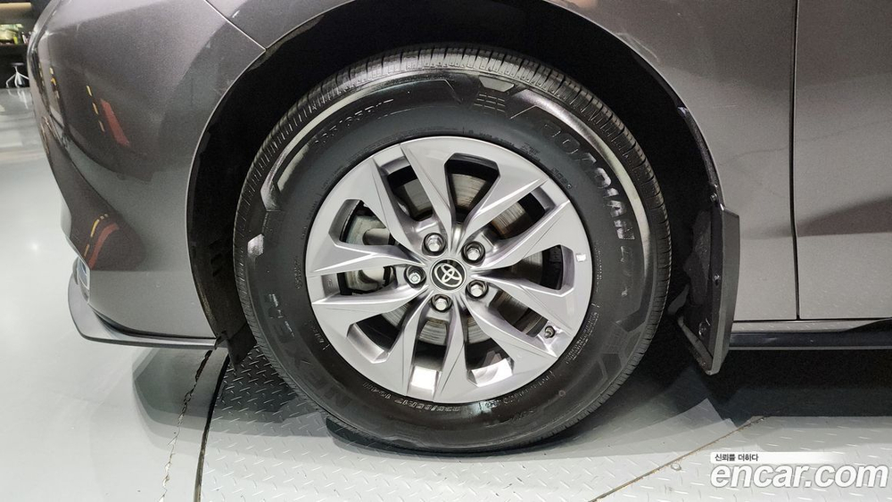 Toyota Sienna 4 Generation 2.5 Hybrid AWD (06.2021)