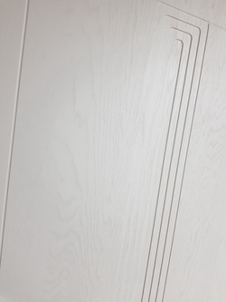 Входная дверь Аргус Люкс 3К 2П Техно бетон темный / Вертикаль Роял вуд белый (белый,текстура дерева)