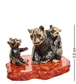 Народные промыслы AM-3112 Фигурка «Медведь с малышами» (латунь, янтарь)