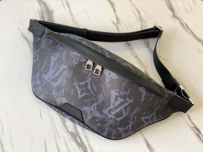 Louis Vuitton Discovery Bumbag