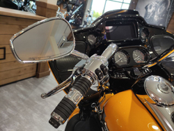 Harley-Davidson CVO Road Glide Limited (Hightail Yellow Pearl)