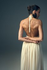 Платье с открытым декольте, Белый