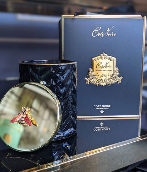 Большая черная свеча "ёлочка" с золотой пчелой и платком, Cote Noire