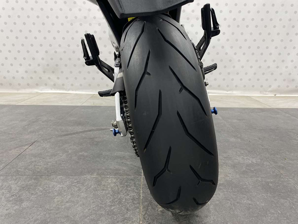 Suzuki GSR400 2006