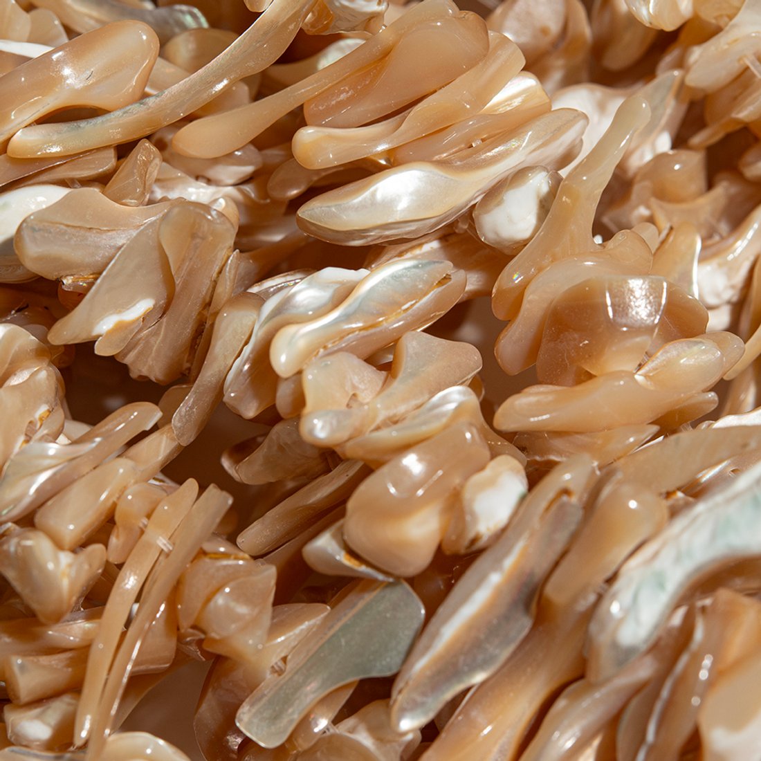 Перламутр морских ракушек карамельного оттенка, 11-33мм