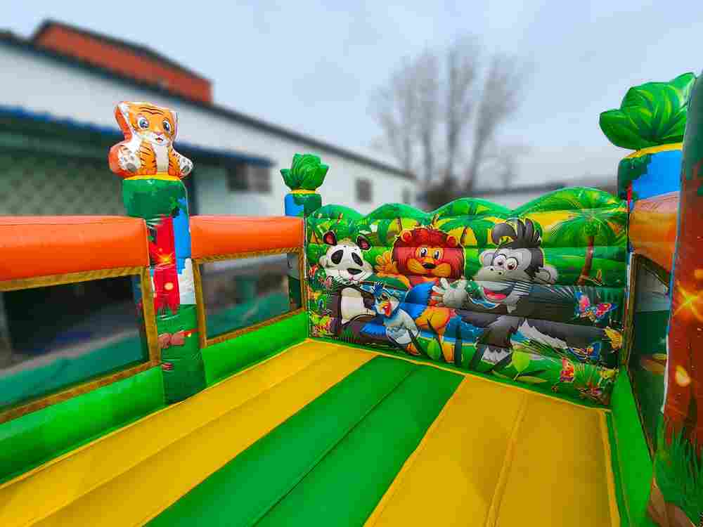 Коммерческий надувной батут «В гостях у зайки» 4*4*3 м, без горки