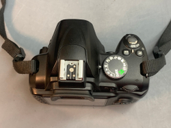 Nikon D3000 Kit 18-55mm 15.000 кадров