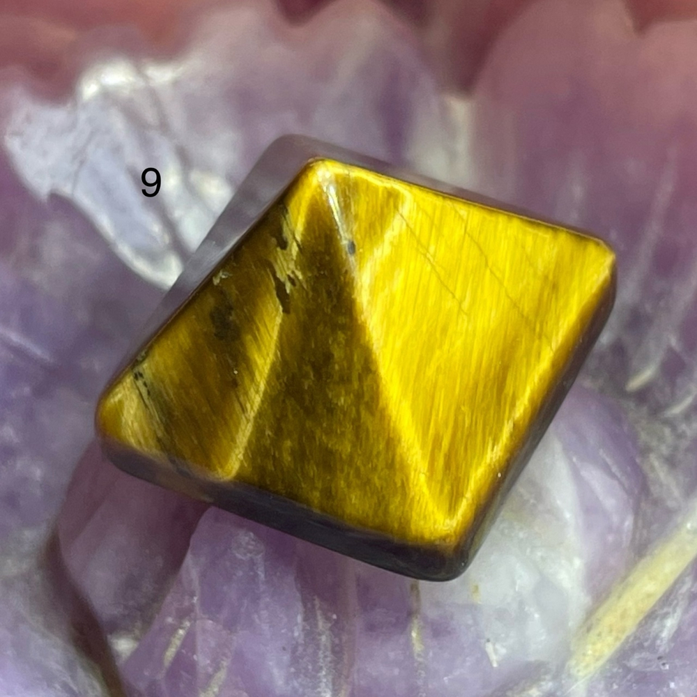 46938 Тигровый глаз Пирамида 14мм