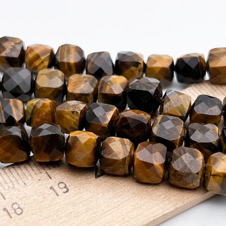 Тигровый глаз бусины, куб с огранкой, размер около 6,7-6,9 мм, цена за 14 шт (1/4 нити)