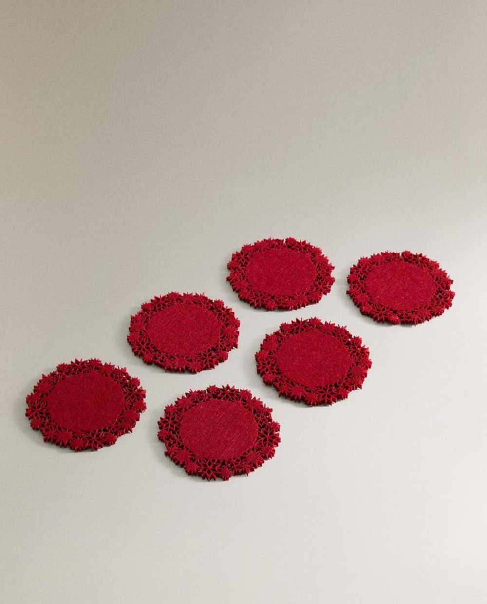 ZARA HOME НАБОР РОЖДЕСТВЕНСКИХ ФЕТРОВЫХ ПОДСТАВОК ПОД СТАКАНЫ ( 6 ШТ.), КРАСНЫЙ