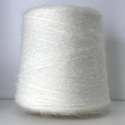 CIGNO - Ilaria Calenzano; 50% кидмохер, 30% нейлон, 20% меринос; 1000м/100гр; col. 005002, цвет: белый молочный;