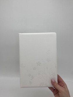 Блокнот 135 л. В5 25*17,5 см лин. белые цветы  (7670-2)