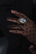 Кольцо разъемное с крупным прямоугольным светлым кристаллом в золотой рамке