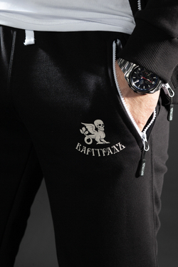 Спорт-брюки Варгградъ мужские чёрные "Сказки тёмной стороны" без начёса карманы на молнии