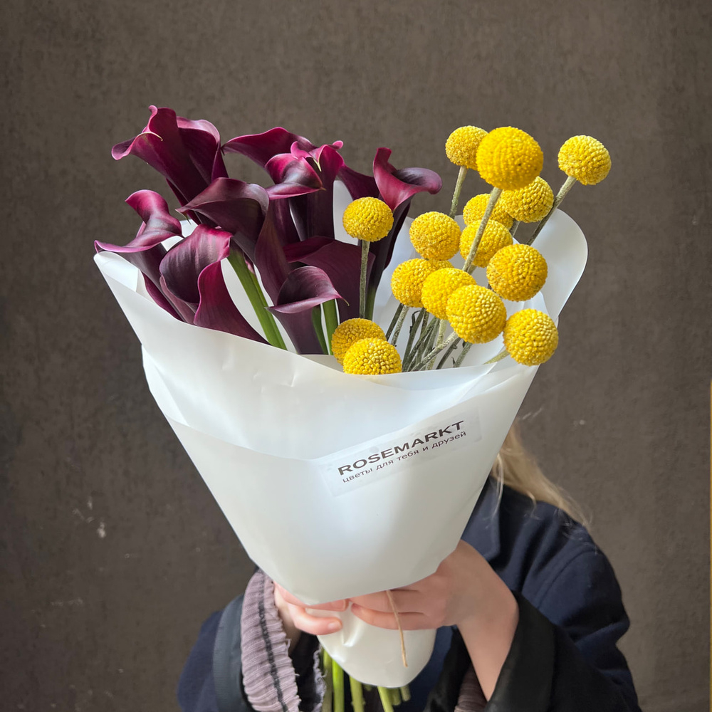Авторский букет «Вечеринка художников» тёмные каллы и жёлтая краспедия/ Цветы/ букет от RoseMarkt
