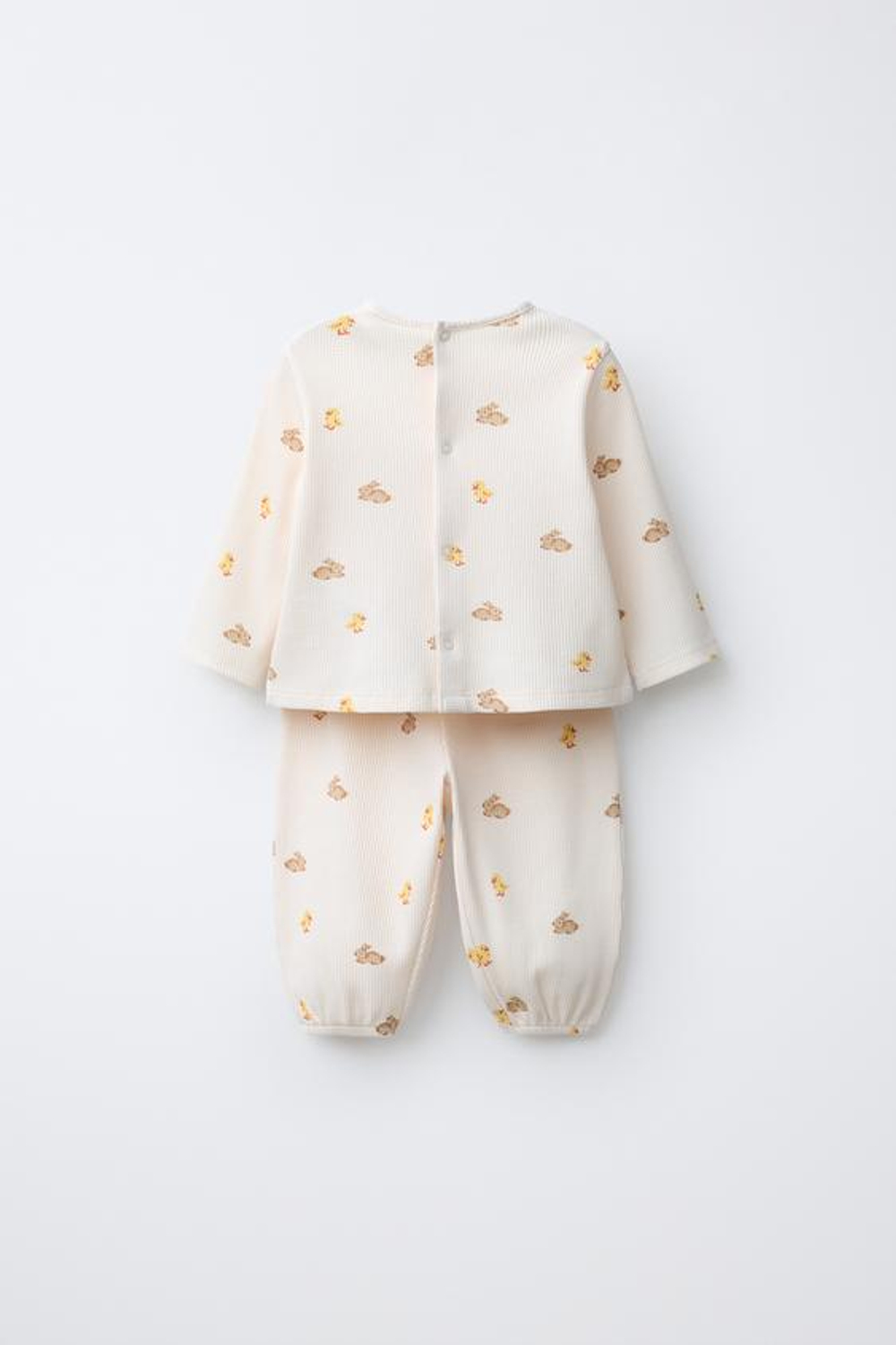 ZARA КОМПЛЕКТ ИЗ ФУТБОЛКИ И БРЮК С ПРИНТОМ ЗАЙЧИКОВ, КРЕМОВЫЙ