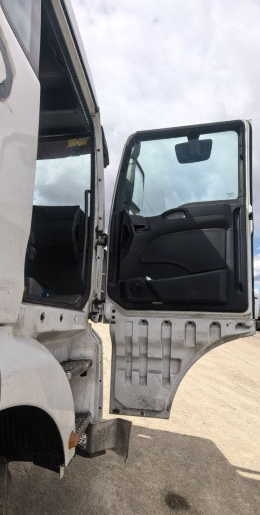 SITRAK C7H 4x2 Седельный тягач ZZ4186V361HE (Дизельный, 12,4 л, 480 л.с., АТ)