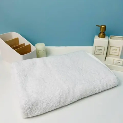 Полотенце махровое 70*140см «Vivien» цвет белый жасмин 01000 плотность 400гр/м2 с петелькой-подвесом