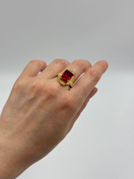 Кольцо с красным кристаллом