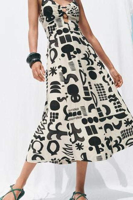 ZARA ПЛАТЬЕ С ПРИНТОМ И ВЫРЕЗАМИ НА ПЛЕЧАХ, БЕЛЫЙ / ЧЕРНЫЙ