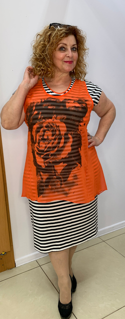 Двойка: платье в полоску и оранжевая шифоновая накидка-жилет