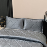 Велюровое покрывало в клетку и две наволочки OVL038