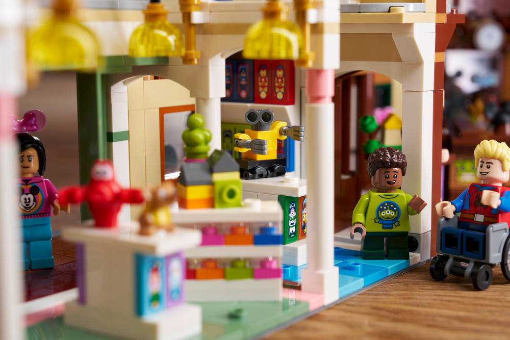 Конструктор LEGO Disney 43302 Main Street, U.S.A.