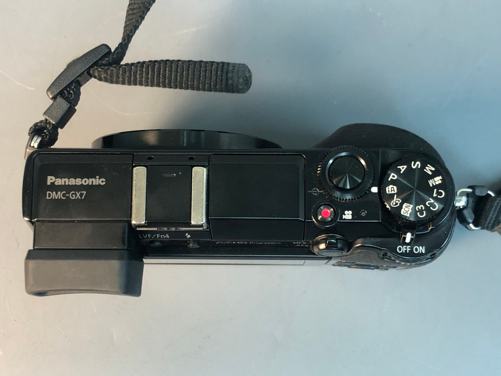 Panasonic Lumix GX7, интерфейс на японском, 3400 кадров