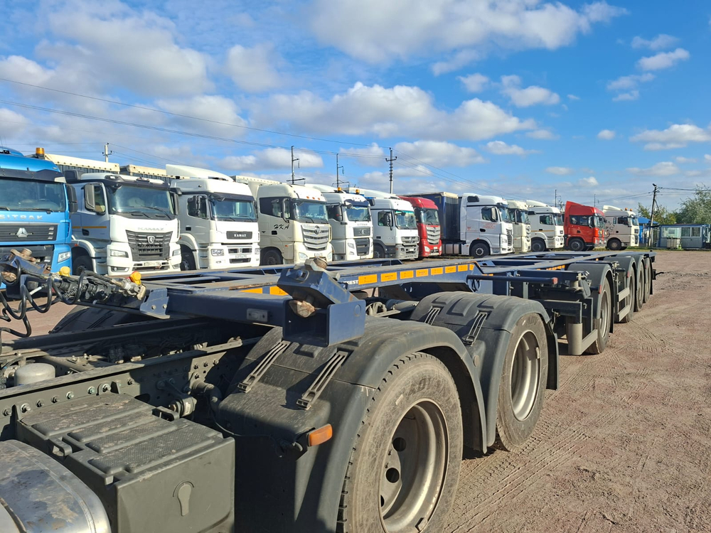 УралСпецТранс 9465* Полуприцеп контейнеровоз 4 оси 946520-A1-04