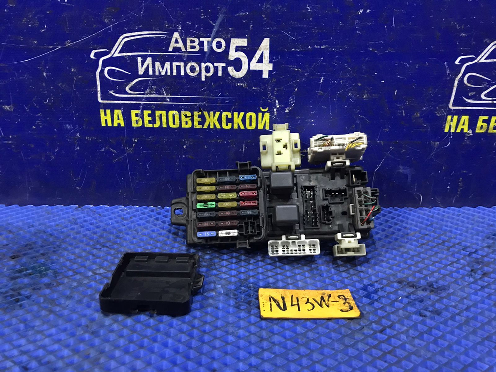 Блок предохранителей салонный MITSUBISHI CHARIOT 1994