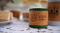 Кружка большая фарфоровая без ручки c берестой и с цитатами Толстого. Tolstoy forever.