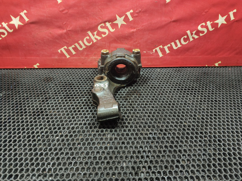 Кронштейн амортизатора нижний левый 2019г