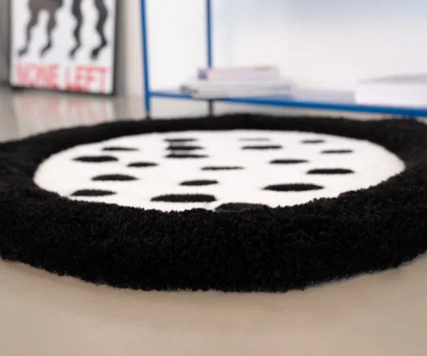 Коврик-лежанка черно-белая, 70х75