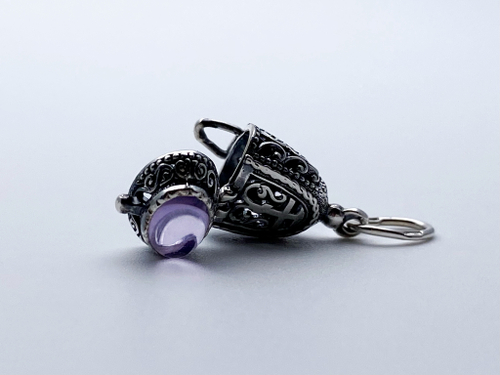 Ладанка из серебра/Чернение/С подвижным ухом/Со вставкой из фианитов