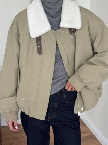 Утепленная женская куртка оливкового цвета