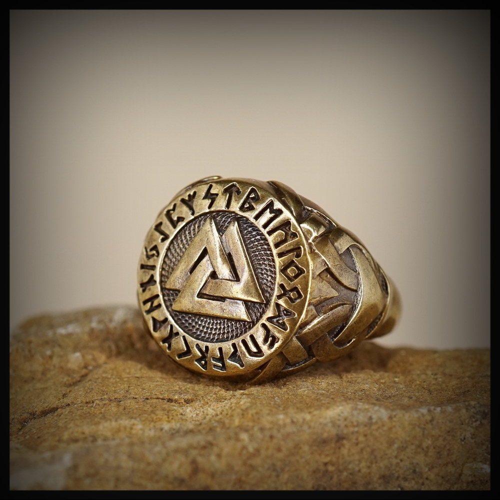 Кольцо-печатка "Валькнут" литье художественное , латунь