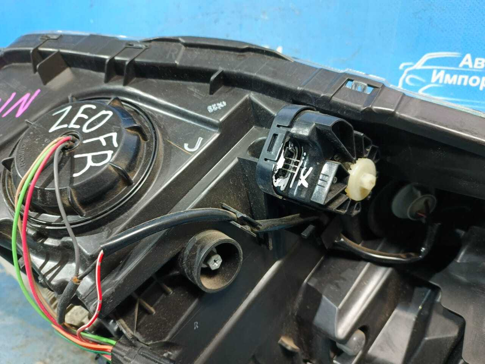 Фара передняя правая NISSAN LEAF 2009-2017