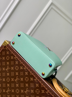 Louis Vuitton Capucines BB
