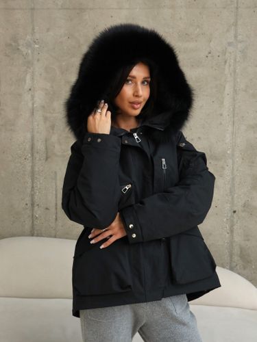 Черная укороченная парка с меховым воротником