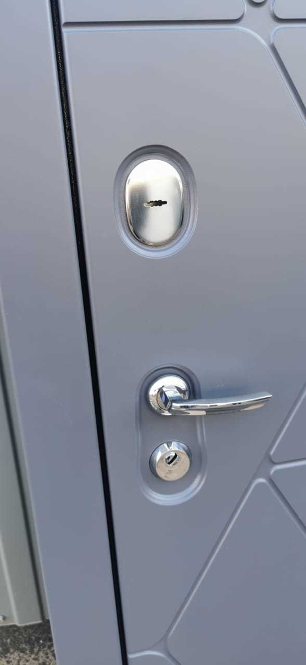 Входная металлическая дверь с зеркалом Рекс Космо 2К Графит / зеркалом СБ-16 Силк сноу 12мм