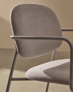 Стул Meli из бежевого шенилла с бежевой металлической структурой