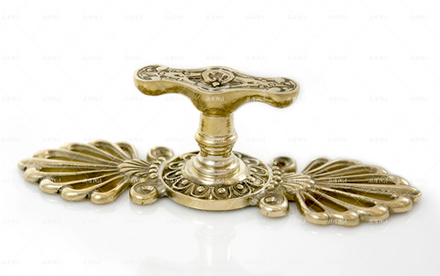 Ручка латунная каминная Готика на симметричной розетке