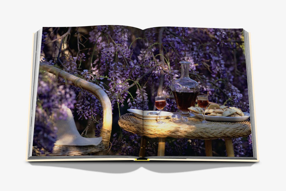 Книга на английском языке Assouline WINE & TRAVEL MEDITERRANEAN ISLANDS