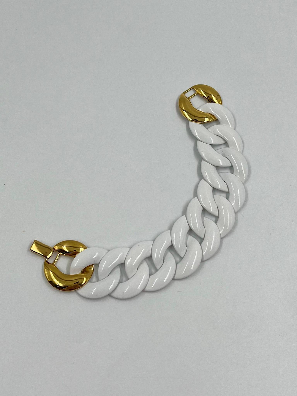 Браслет с белой эмалью Monet