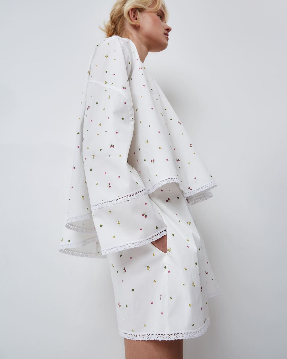 Шорты из смесового хлопка малина белый