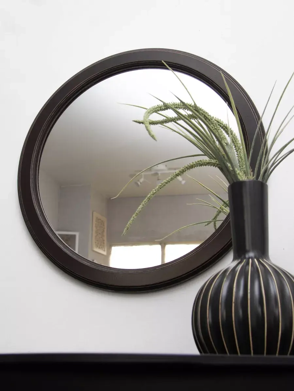 Зеркало настенное для прихожей 57 см