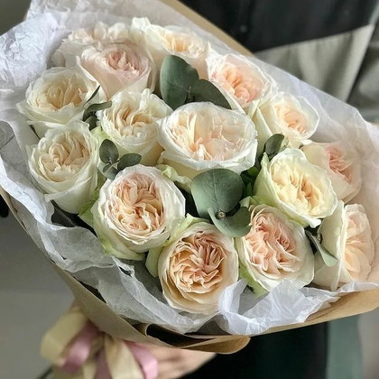 Акция! Роза O'Hara White с эвкалиптом.