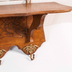 Резная настенная вешалка с фигурами ангелов