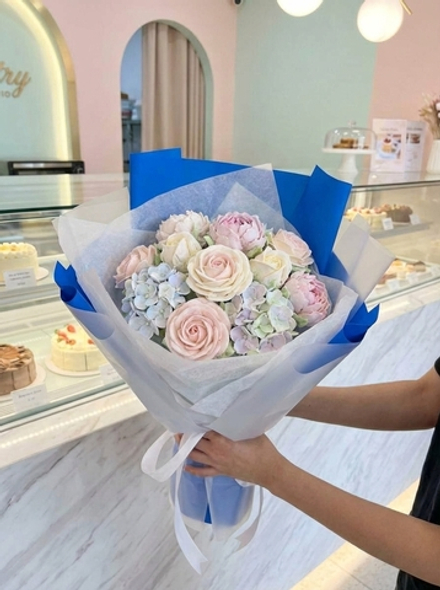 ФУД БУКЕТ Цвет: прозрачная матовая пленка + синяя пленка + тишью